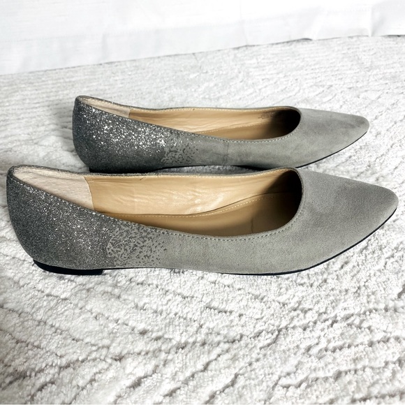 BCBG Shoes - BCBG GENERATION size 7B silver / gray Suede flats with sparkle at heel